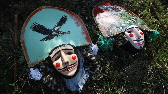 The masks of the "felos".
